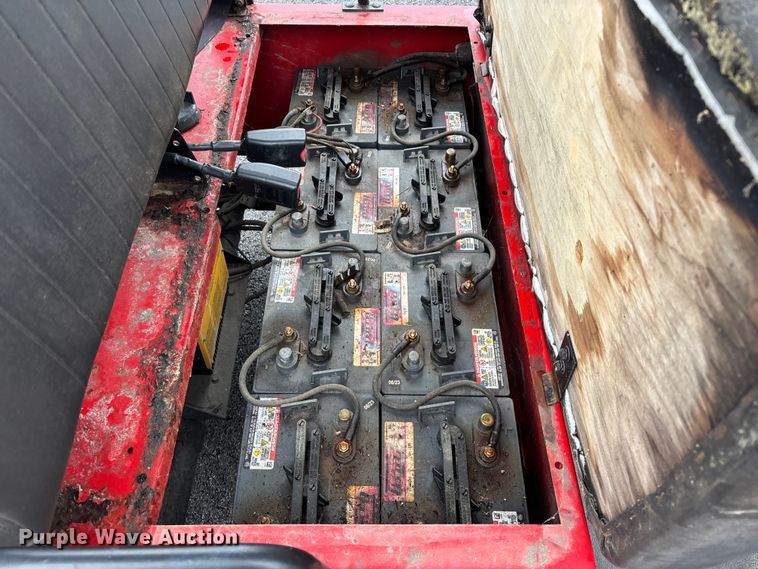 image for item EN5736 Columbia golf cart