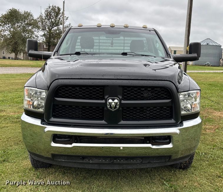 image for item EN5747 2014 RAM 3500 flatbed pickup truck