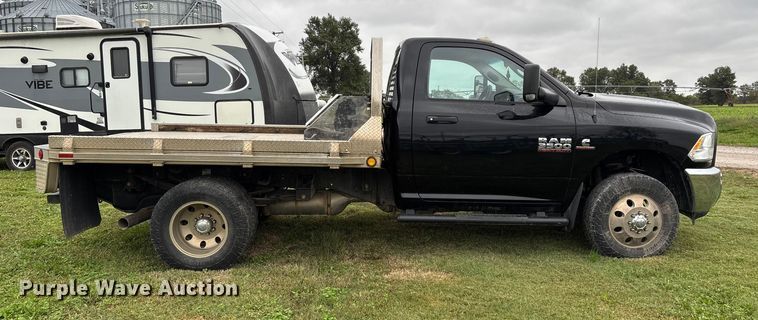 image for item EN5747 2014 RAM 3500 flatbed pickup truck