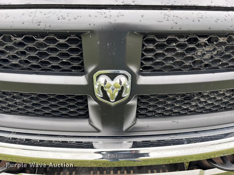 image for item EN5747 2014 RAM 3500 flatbed pickup truck