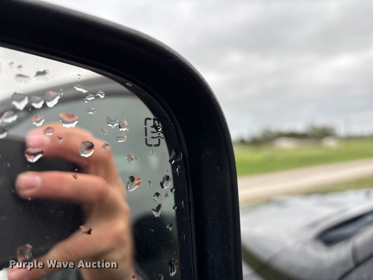 image for item EN5747 2014 RAM 3500 flatbed pickup truck