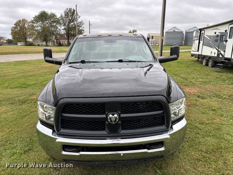 image for item EN5747 2014 RAM 3500 flatbed pickup truck