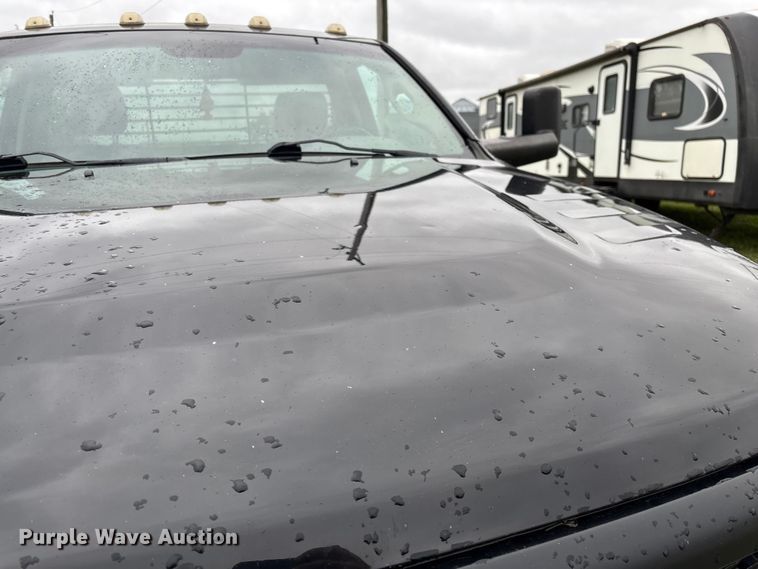 image for item EN5747 2014 RAM 3500 flatbed pickup truck