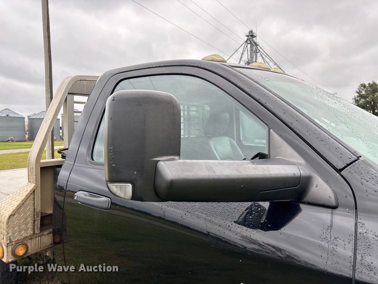 image for item EN5747 2014 RAM 3500 flatbed pickup truck