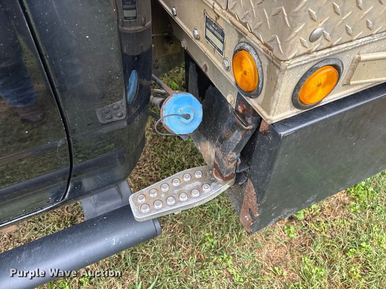 image for item EN5747 2014 RAM 3500 flatbed pickup truck