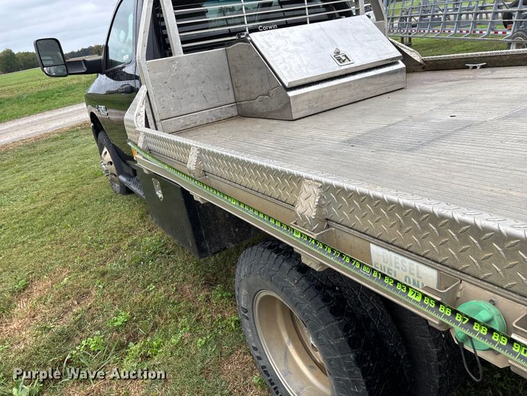 image for item EN5747 2014 RAM 3500 flatbed pickup truck
