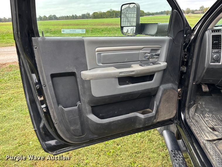 image for item EN5747 2014 RAM 3500 flatbed pickup truck