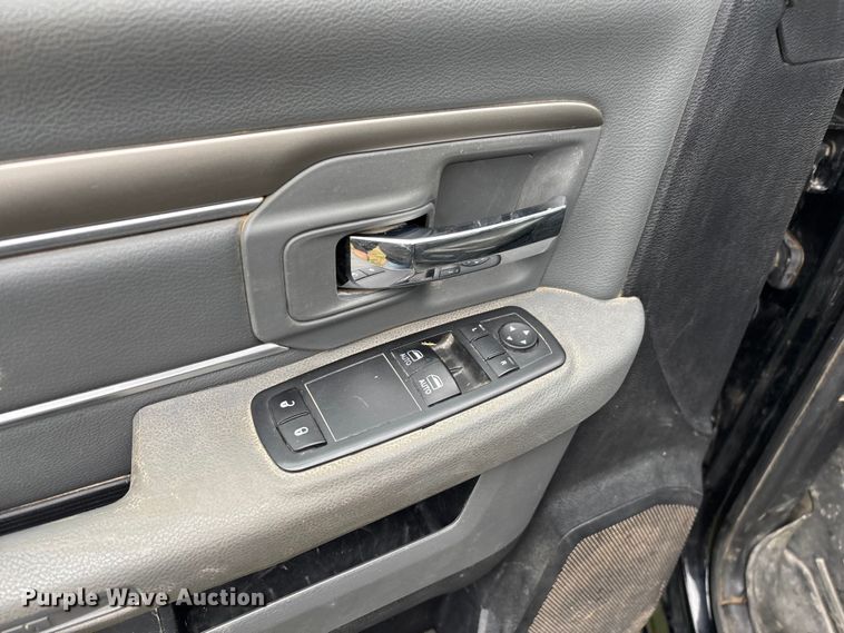 image for item EN5747 2014 RAM 3500 flatbed pickup truck