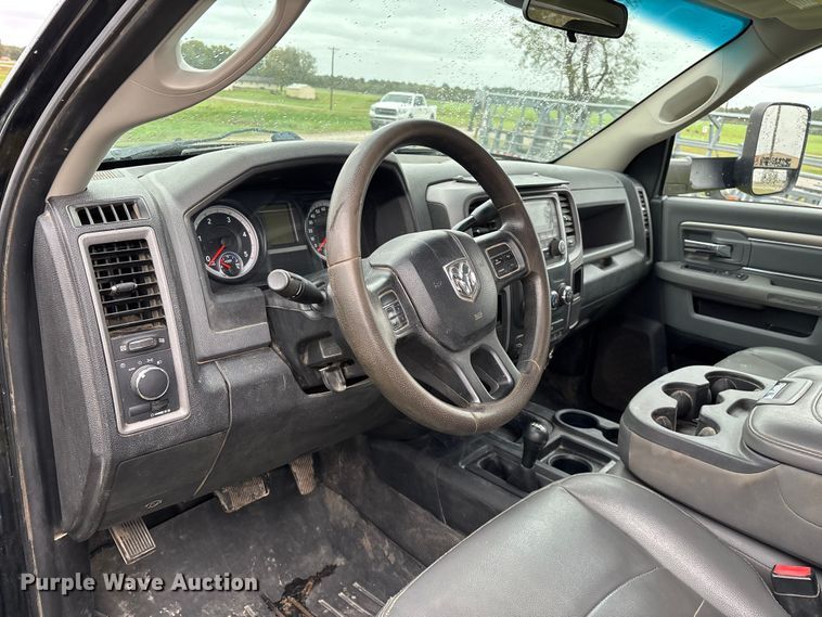 image for item EN5747 2014 RAM 3500 flatbed pickup truck