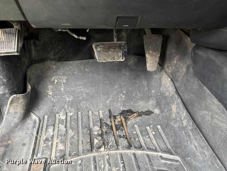 image for item EN5747 2014 RAM 3500 flatbed pickup truck