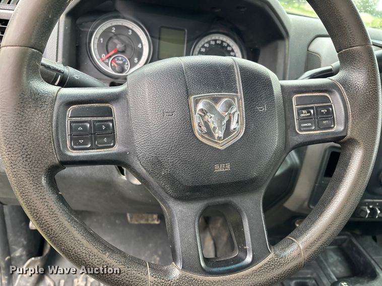 image for item EN5747 2014 RAM 3500 flatbed pickup truck