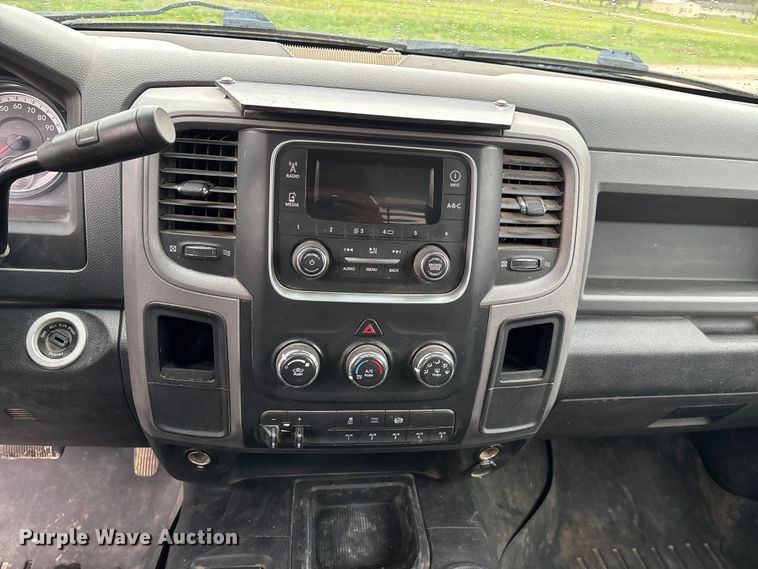 image for item EN5747 2014 RAM 3500 flatbed pickup truck