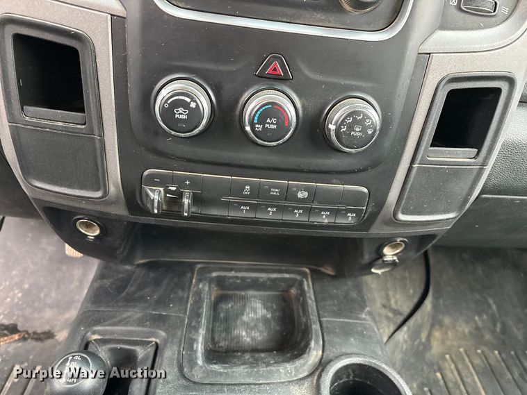 image for item EN5747 2014 RAM 3500 flatbed pickup truck