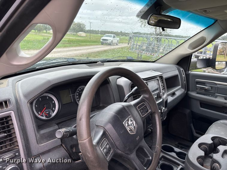 image for item EN5747 2014 RAM 3500 flatbed pickup truck