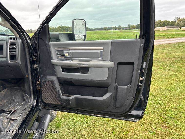 image for item EN5747 2014 RAM 3500 flatbed pickup truck