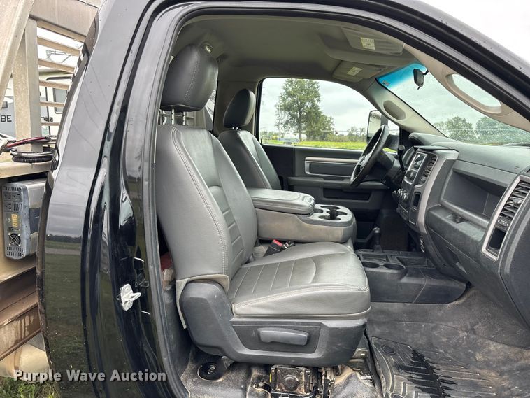 image for item EN5747 2014 RAM 3500 flatbed pickup truck