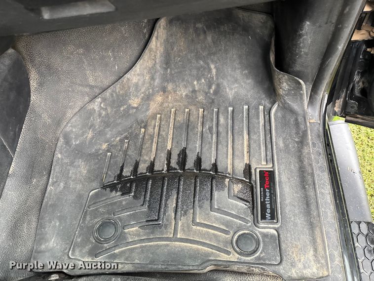 image for item EN5747 2014 RAM 3500 flatbed pickup truck