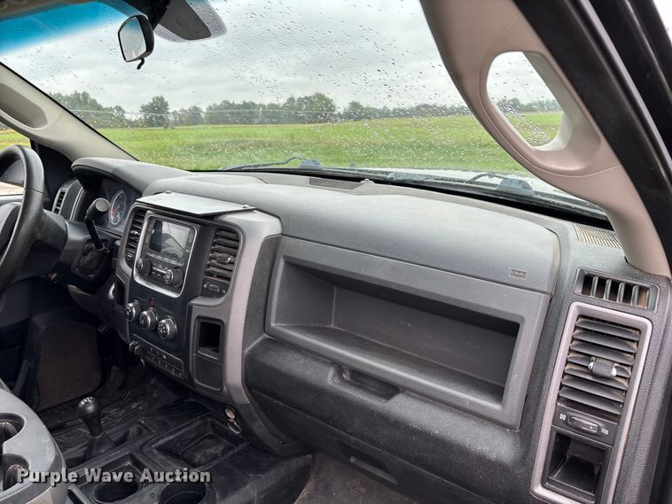 image for item EN5747 2014 RAM 3500 flatbed pickup truck