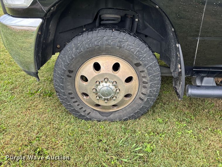 image for item EN5747 2014 RAM 3500 flatbed pickup truck