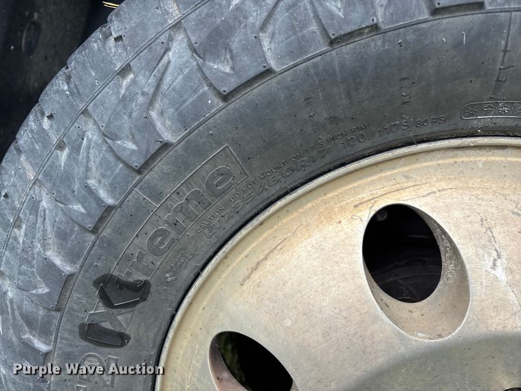 image for item EN5747 2014 RAM 3500 flatbed pickup truck