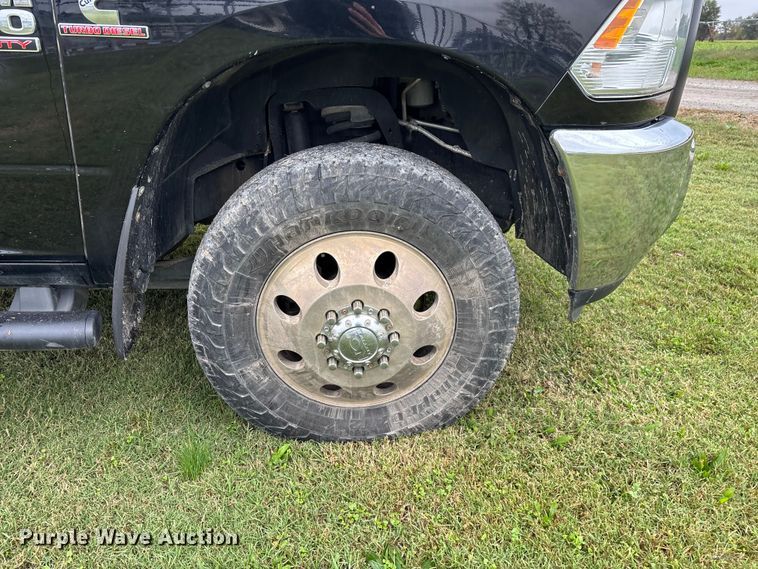 image for item EN5747 2014 RAM 3500 flatbed pickup truck