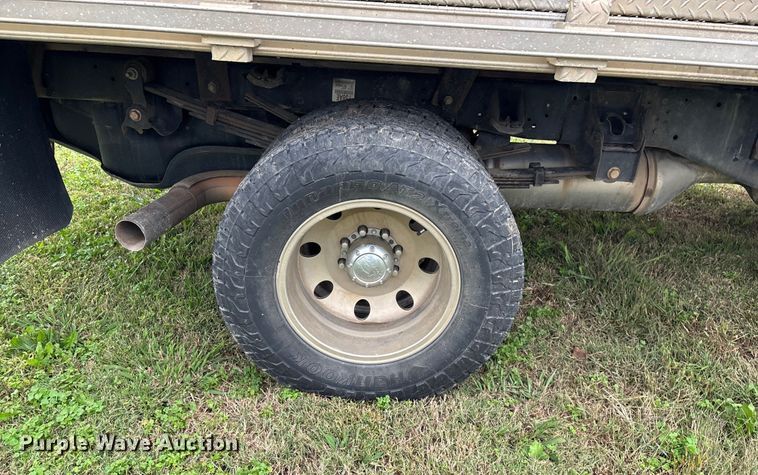 image for item EN5747 2014 RAM 3500 flatbed pickup truck