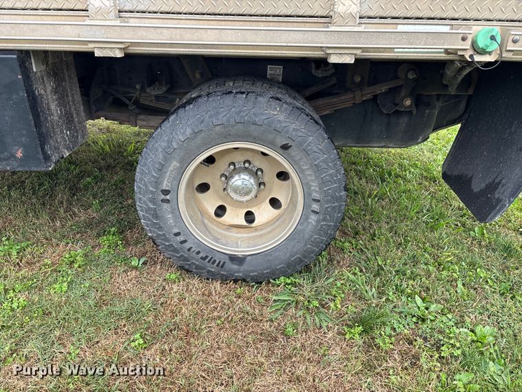 image for item EN5747 2014 RAM 3500 flatbed pickup truck