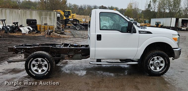 image for item EO4741 2013 Ford F350 Super Duty XL pickup truck cab and chassis