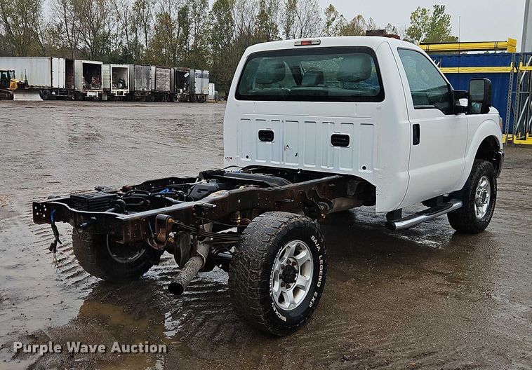 image for item EO4741 2013 Ford F350 Super Duty XL pickup truck cab and chassis