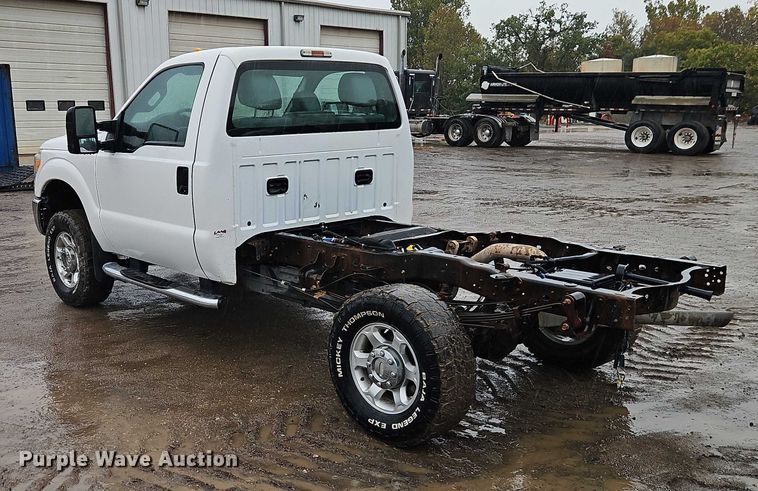image for item EO4741 2013 Ford F350 Super Duty XL pickup truck cab and chassis