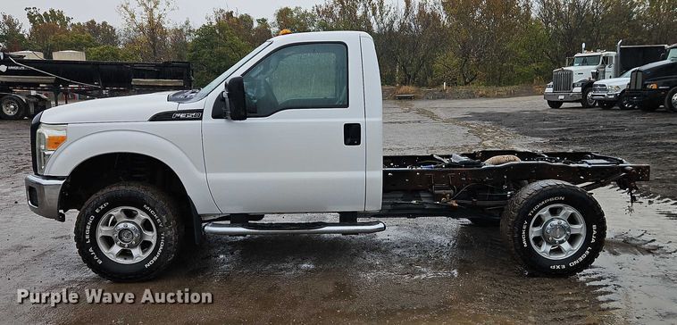 image for item EO4741 2013 Ford F350 Super Duty XL pickup truck cab and chassis