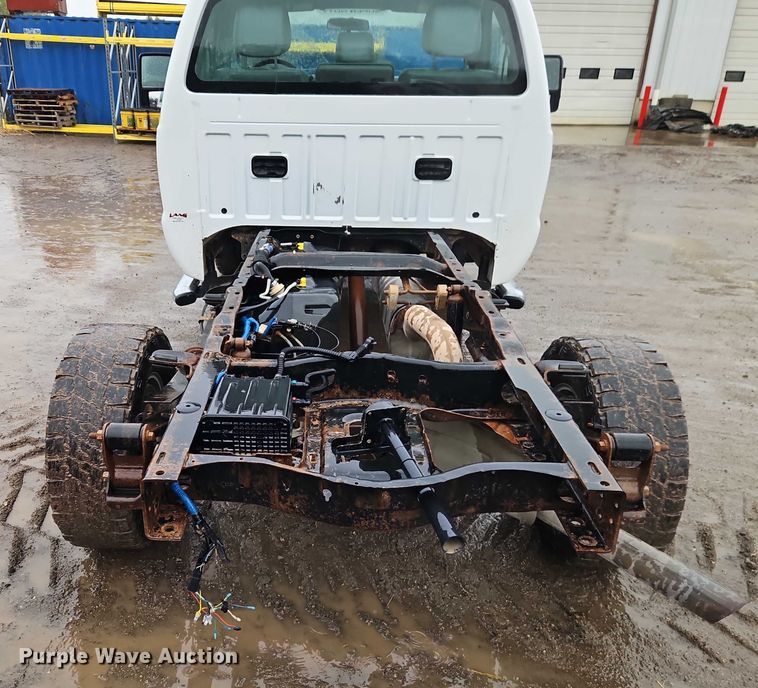 image for item EO4741 2013 Ford F350 Super Duty XL pickup truck cab and chassis