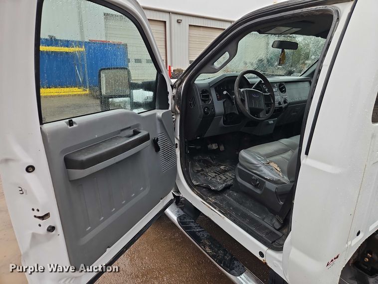 image for item EO4741 2013 Ford F350 Super Duty XL pickup truck cab and chassis