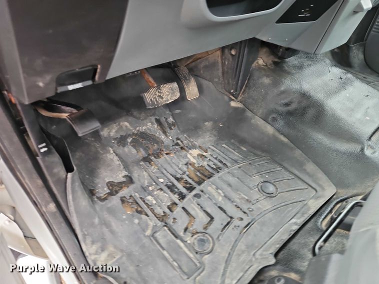 image for item EO4741 2013 Ford F350 Super Duty XL pickup truck cab and chassis