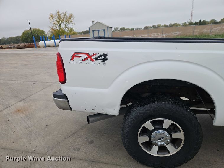 image for item EO4748 2015 Ford F350 Crew Cab pickup truck