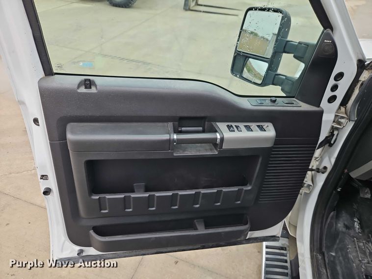 image for item EO4748 2015 Ford F350 Crew Cab pickup truck