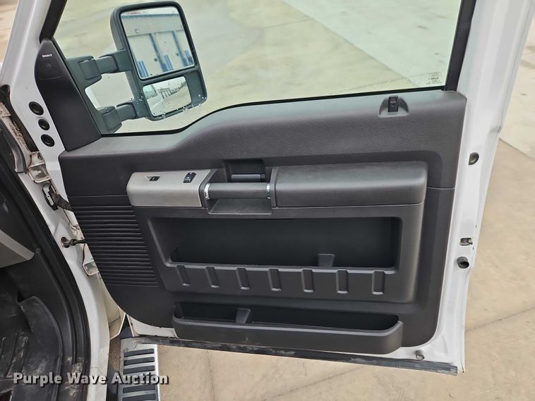 image for item EO4748 2015 Ford F350 Crew Cab pickup truck