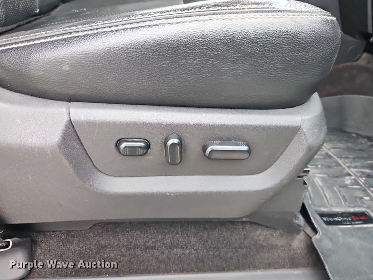 image for item EO4748 2015 Ford F350 Crew Cab pickup truck