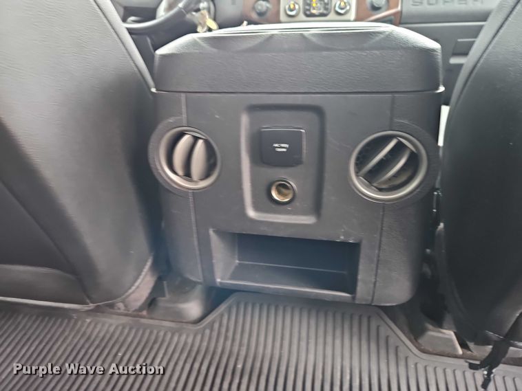 image for item EO4748 2015 Ford F350 Crew Cab pickup truck