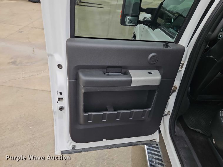 image for item EO4748 2015 Ford F350 Crew Cab pickup truck