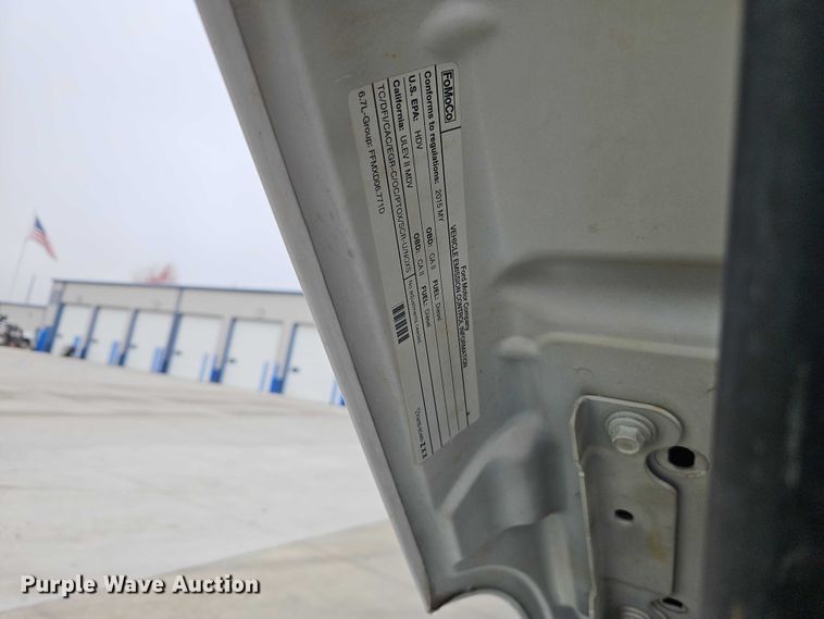 image for item EO4748 2015 Ford F350 Crew Cab pickup truck