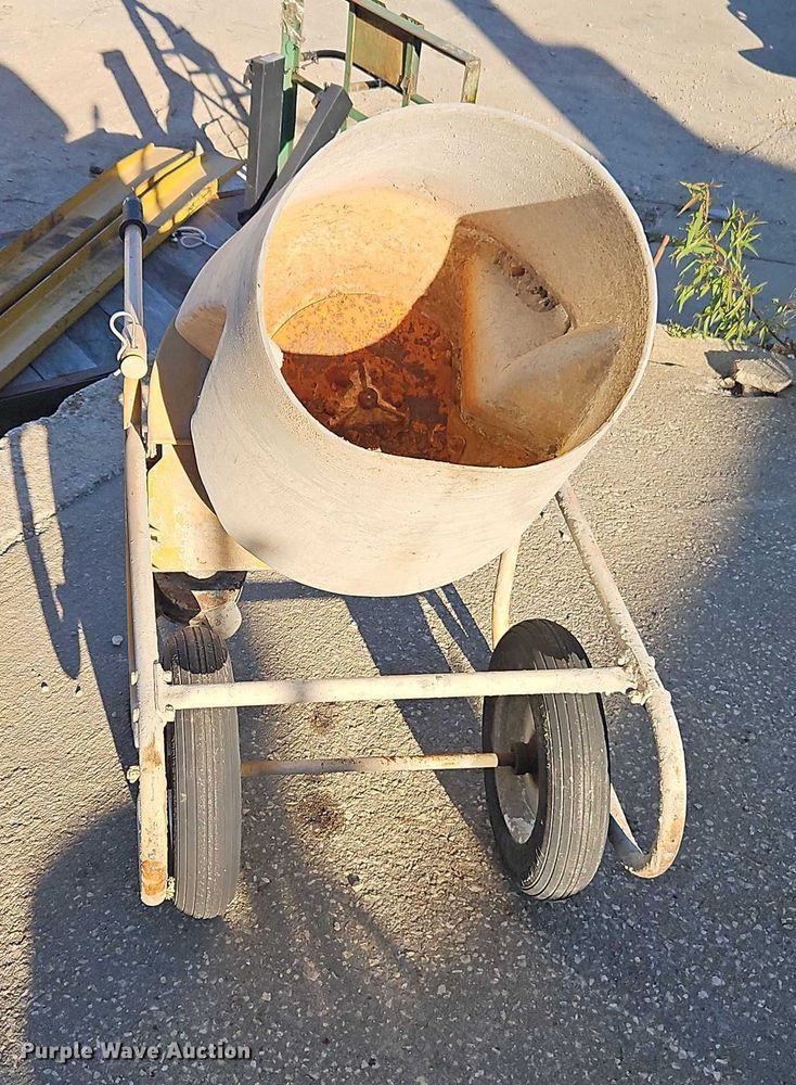 image for item EO4777 concrete mixer