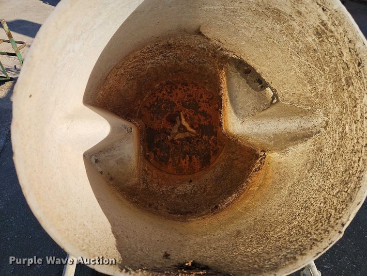 image for item EO4777 concrete mixer