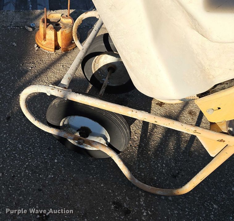 image for item EO4777 concrete mixer