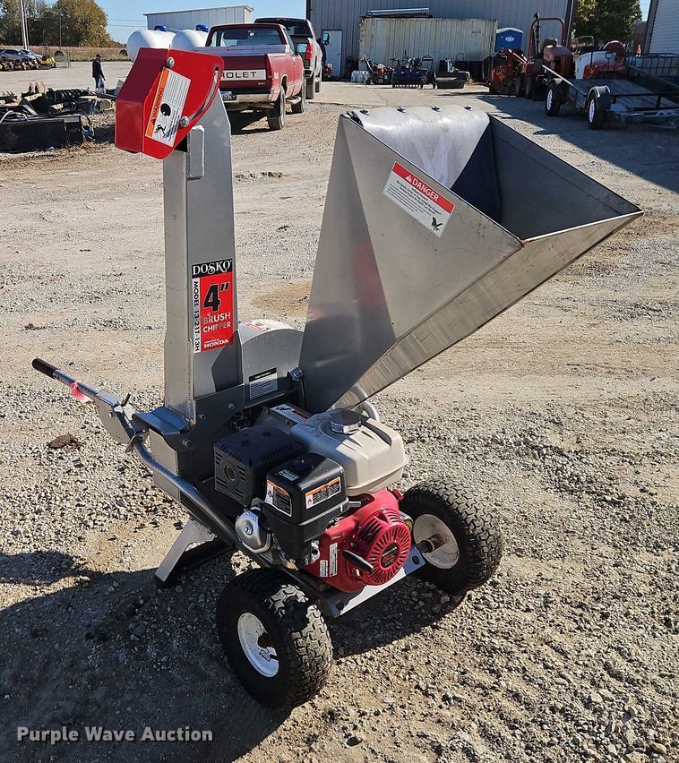 image for item EO4784 Dosko 13-21T-13H wood chipper
