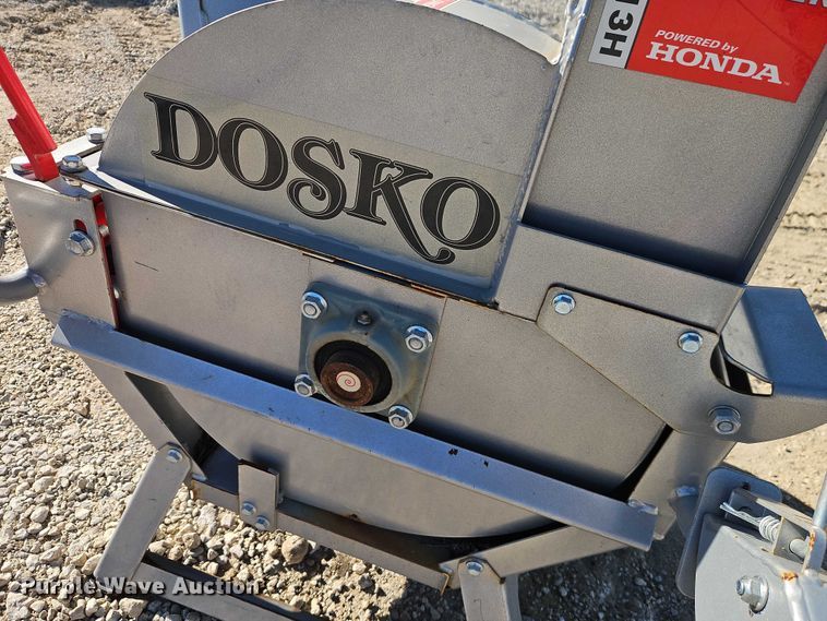 image for item EO4784 Dosko 13-21T-13H wood chipper