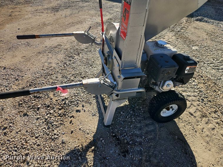 image for item EO4784 Dosko 13-21T-13H wood chipper