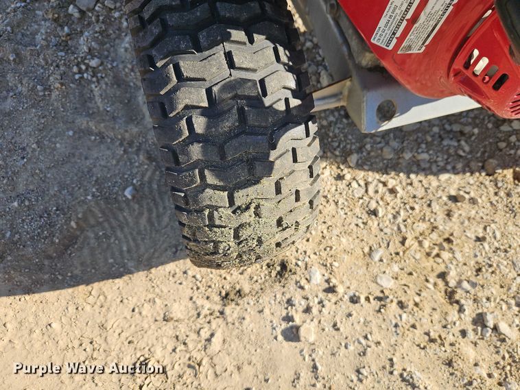 image for item EO4784 Dosko 13-21T-13H wood chipper