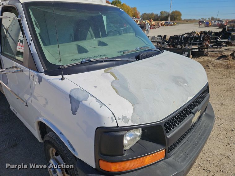 image for item EO4787 2006 Chevrolet Express G3500 box truck