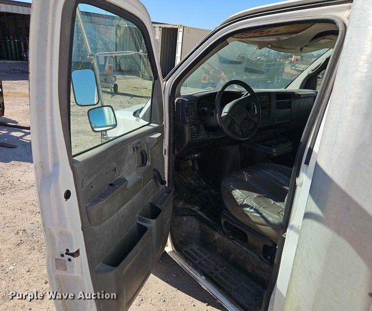image for item EO4787 2006 Chevrolet Express G3500 box truck